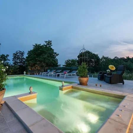 Modern With Swimming Pool And Fenced Garden Zminj
