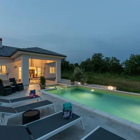 Holiday home Modern With Swimming Pool And Fenced Garden Zminj