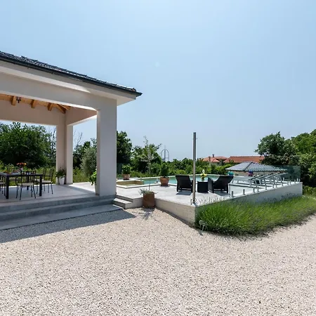 Holiday home Modern With Swimming Pool And Fenced Garden Zminj
