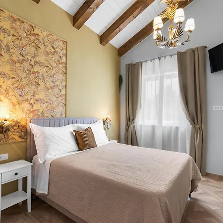 Modern With Swimming Pool And Fenced Garden Zminj