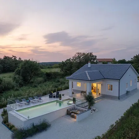 Modern With Swimming Pool And Fenced Garden Zminj